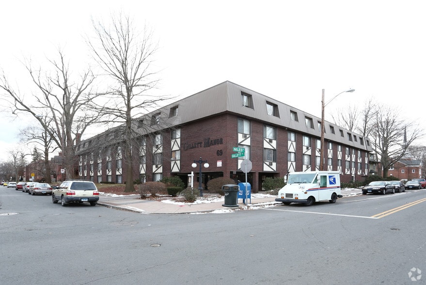 Carriage Regency Portfolio portefeuille de 5 propriétés à vendre sur LoopNet.ca - Photo principale - Image 2 de 5