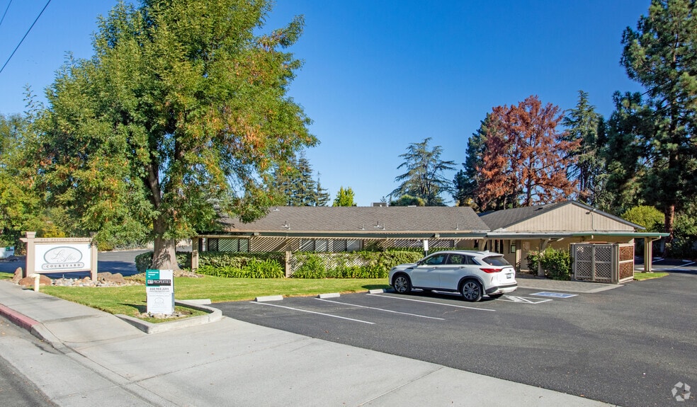 851 Fremont Ave, Los Altos, CA à louer - Photo du bâtiment - Image 1 de 4