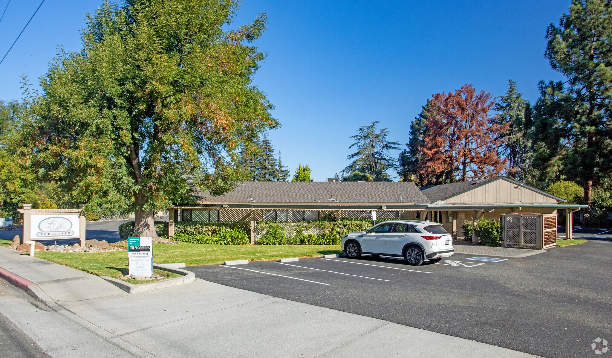 851 Fremont Ave, Los Altos, CA à louer Photo du bâtiment- Image 1 de 5