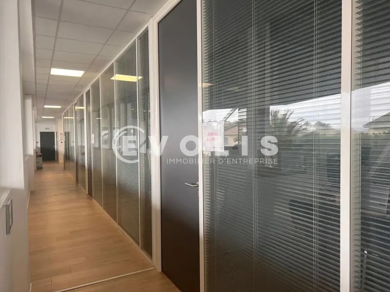 Office in Pessac for lease Interior Photo- Image 1 of 7