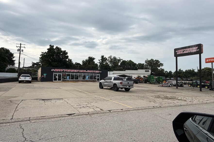 910 Commercial Dr, Richmond, KY for lease - Building Photo - Image 2 of 3