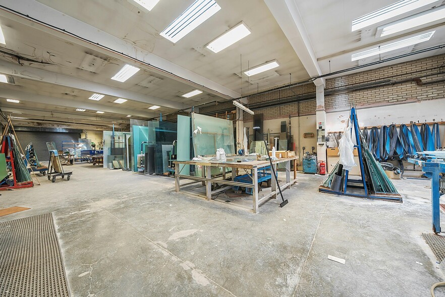 334 Brixton Rd, London for sale - Interior Photo - Image 2 of 6