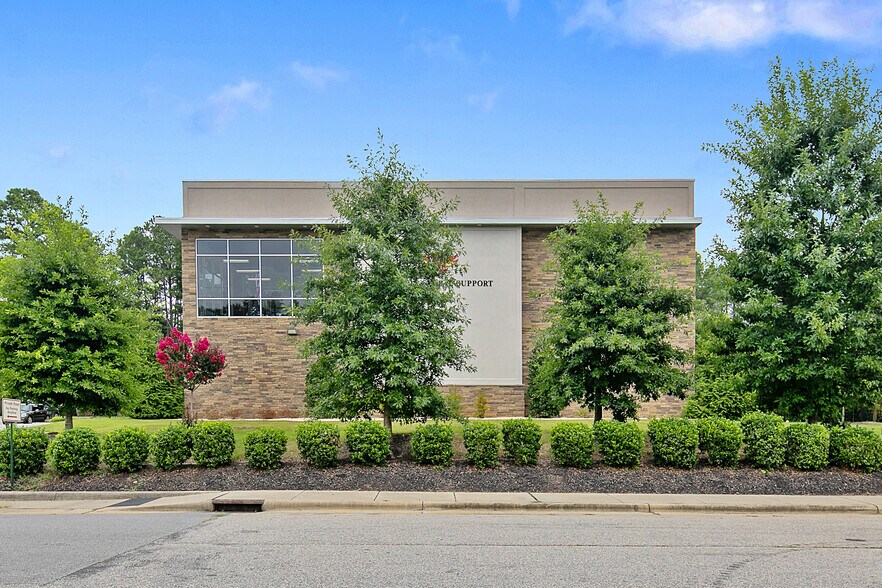 2847 Bridgewood Dr, Fayetteville, NC à vendre - Photo du bâtiment - Image 2 de 60