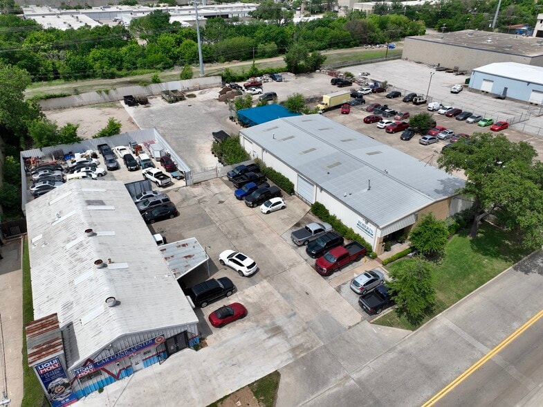 10711 Shady Trl, Dallas, TX for sale - Building Photo - Image 2 of 9