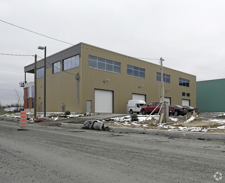 1027 Boul Des Entreprises, Terrebonne, QC for lease - Building Photo - Image 2 of 8