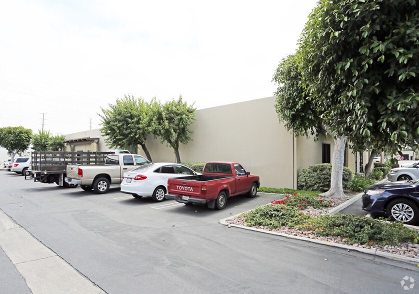 1594 S Anaheim Blvd, Anaheim, CA for lease - Building Photo - Image 2 of 4