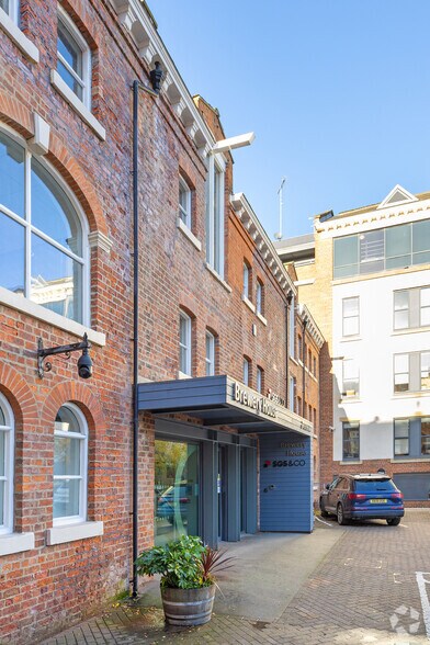 Silvester St, Hull à louer - Photo du bâtiment - Image 2 de 2