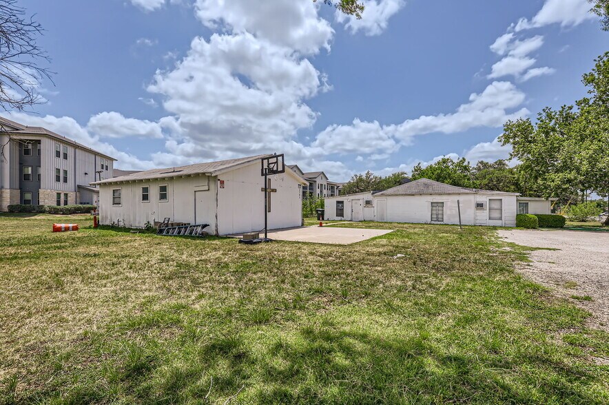2701 N Austin Ave, Georgetown, TX for sale - Primary Photo - Image 2 of 7