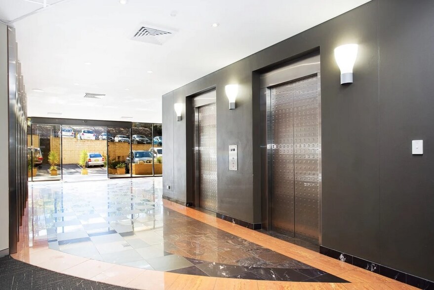7 Narabang Way, Belrose à louer - Hall d’entrée - Image 2 de 2