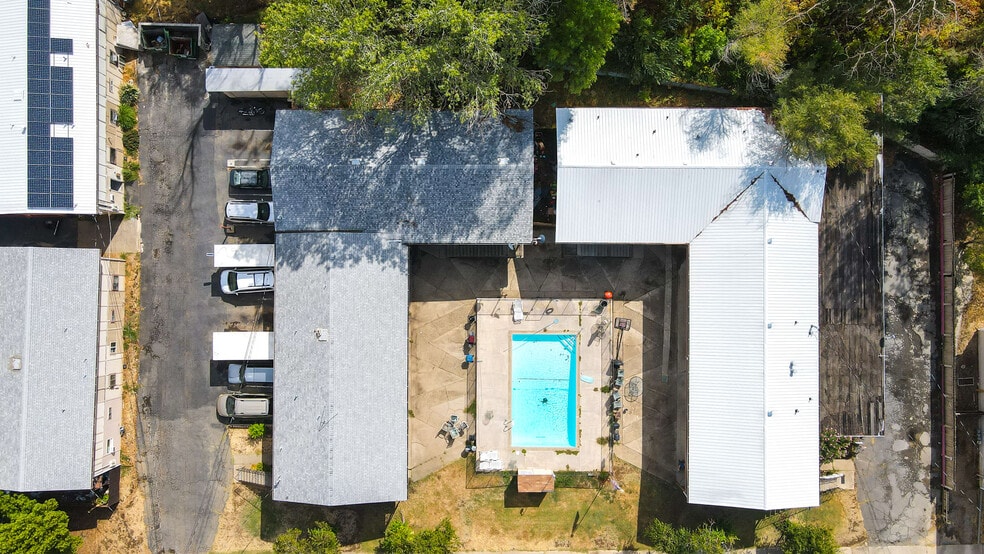 1597 Bruce Dr, Anderson, CA à vendre - Photo du bâtiment - Image 2 de 24