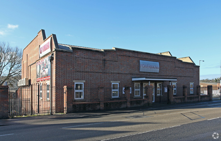 25-26 West Wycombe Rd, High Wycombe for lease - Primary Photo - Image 1 of 2