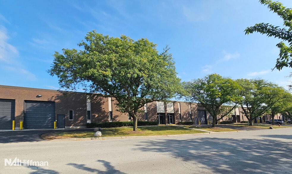 2-44 Plaza Dr, Westmont, IL for lease - Building Photo - Image 2 of 12