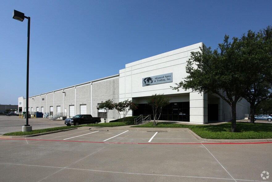 1808 Monetary Ln, Carrollton, TX à louer - Photo du bâtiment - Image 2 de 4