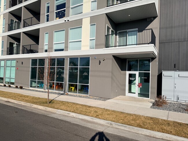 Plus de détails pour 81 W 300 S, Logan, UT - Commerce de détail à louer