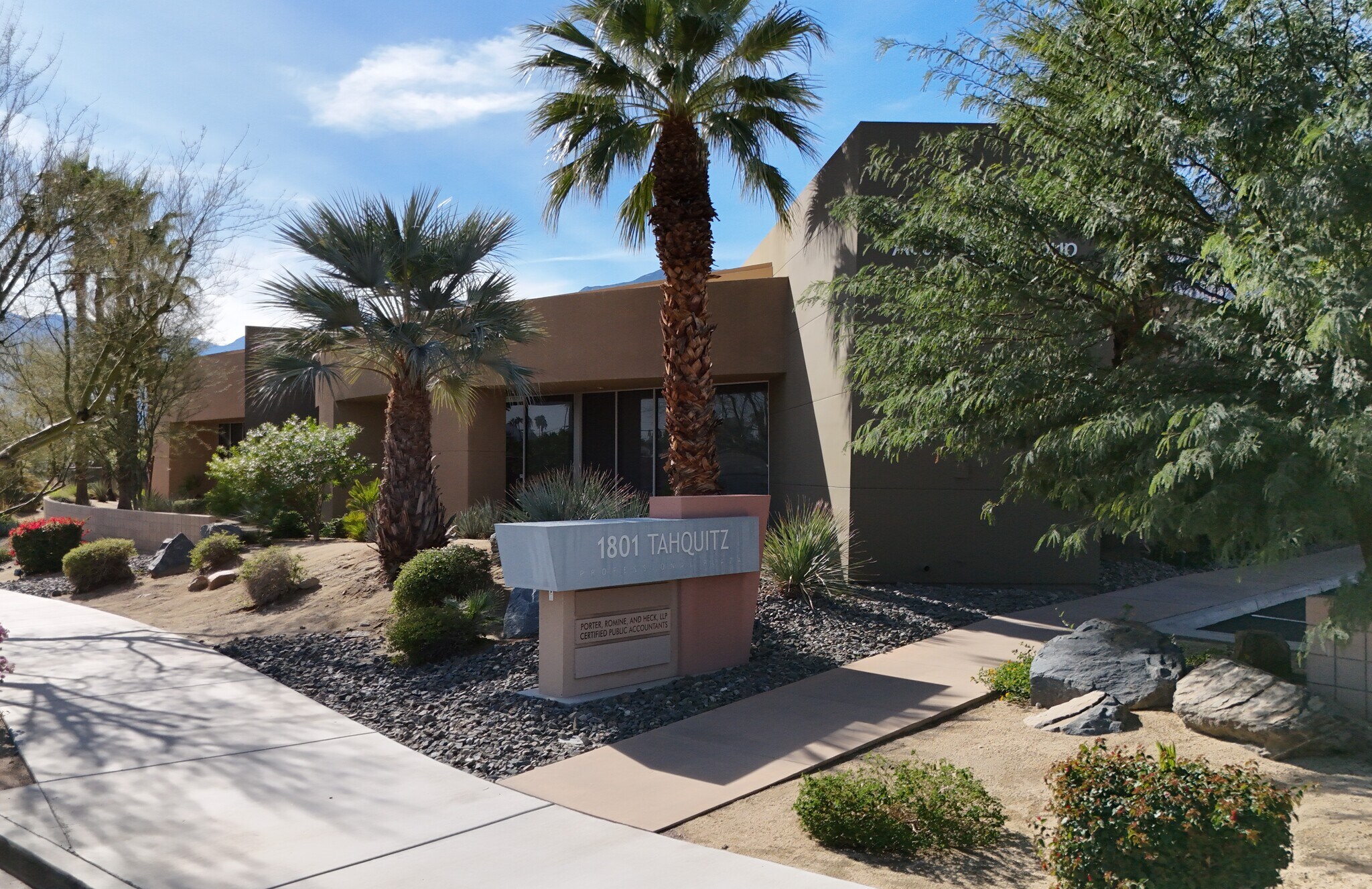 1801 E tahquitz canyon Way, Palm Springs, CA à vendre Photo du bâtiment- Image 1 de 11