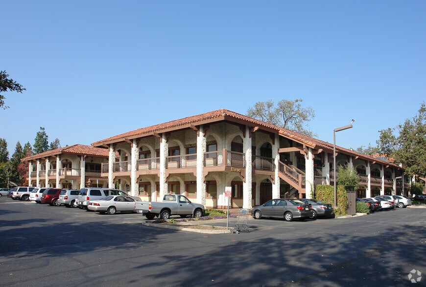 3625 E Thousand Oaks Blvd, Westlake Village, CA à louer - Photo du bâtiment - Image 2 de 7