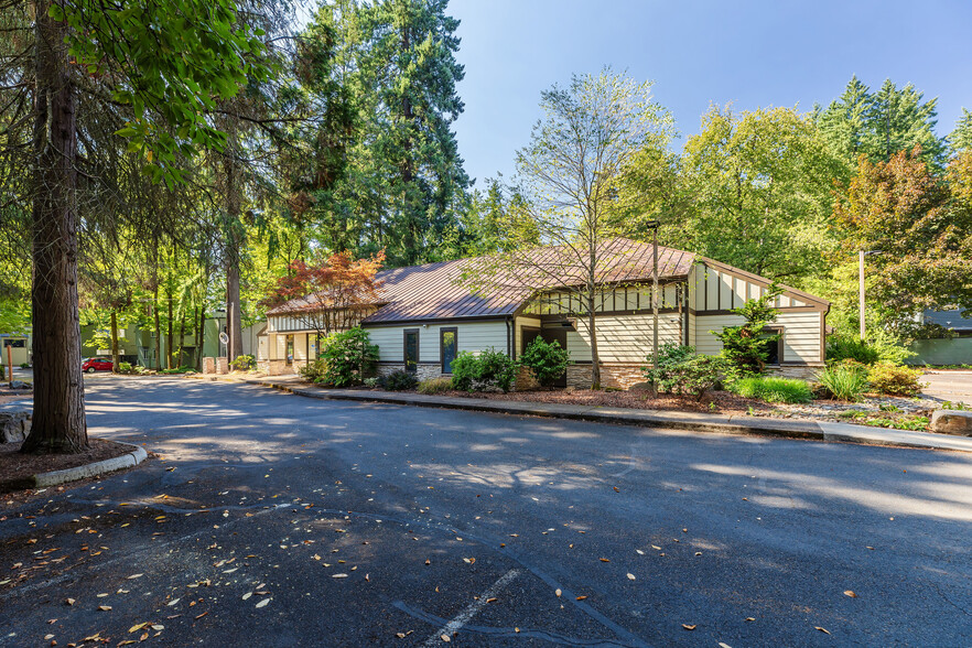 4309 SW Oakridge Rd, Lake Oswego, OR à vendre - Photo du b timent - Image 3 de 25