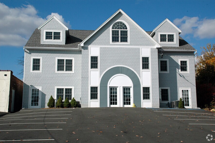 74 Oak St, Ridgewood, NJ à louer - Photo du bâtiment - Image 3 de 9