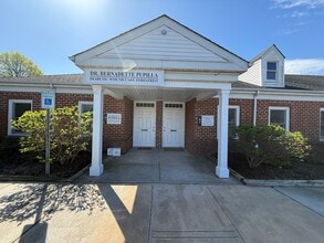 1149 Old Country Rd, Riverhead, NY for lease Building Photo- Image 2 of 9