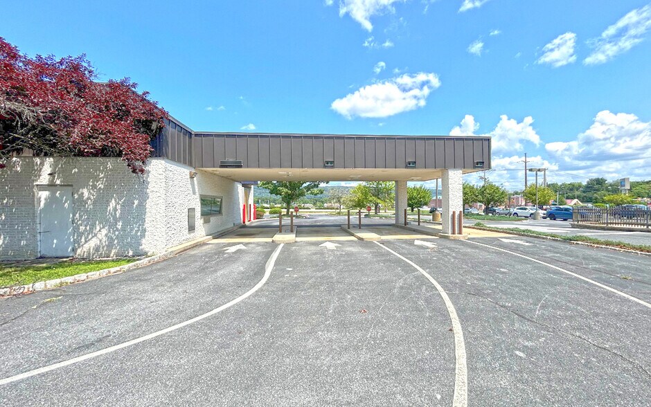 742 Wertzville Rd, Enola, PA à louer - Photo du bâtiment - Image 3 de 14