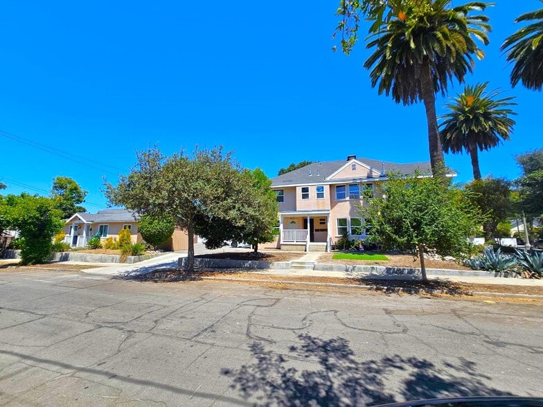 481 Lincoln Ave, Pasadena, CA à vendre - Photo du bâtiment - Image 2 de 46