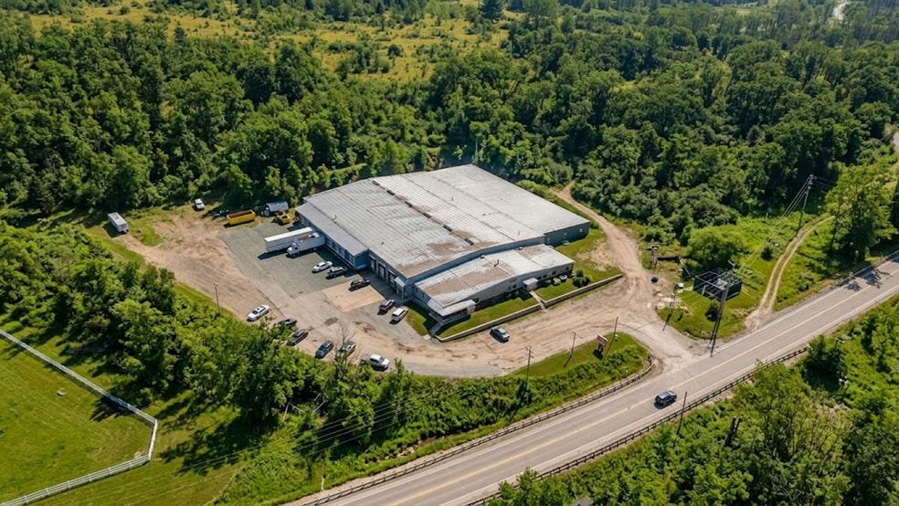 850 Eisenhower Blvd, Johnstown, PA à louer - Photo principale - Image 1 de 15