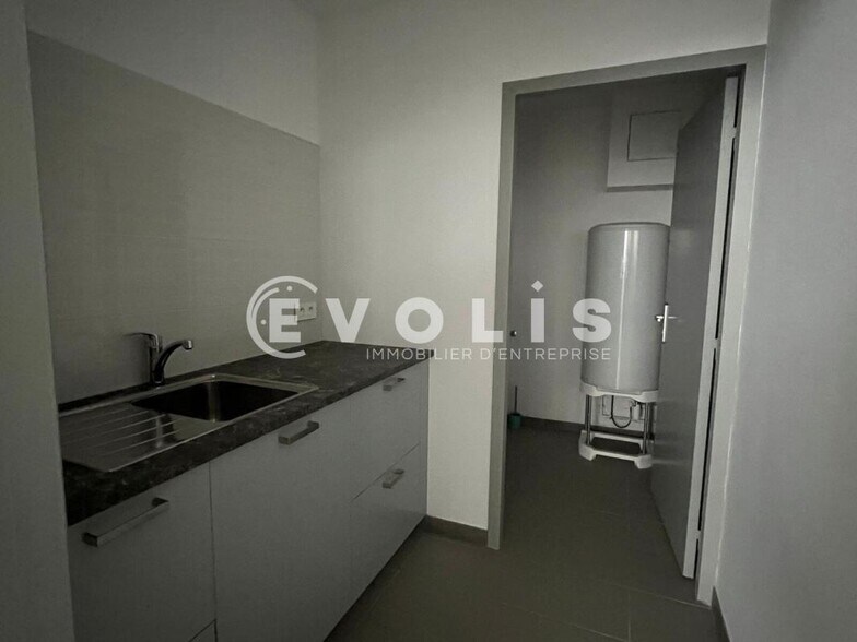 Flex in Le Taillan-Médoc for lease - Interior Photo - Image 3 of 10