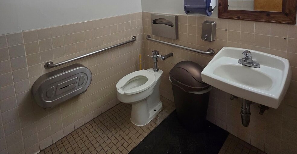 902 Oak Ln, Rio Linda, CA for lease - Building Photo - Image 2 of 8