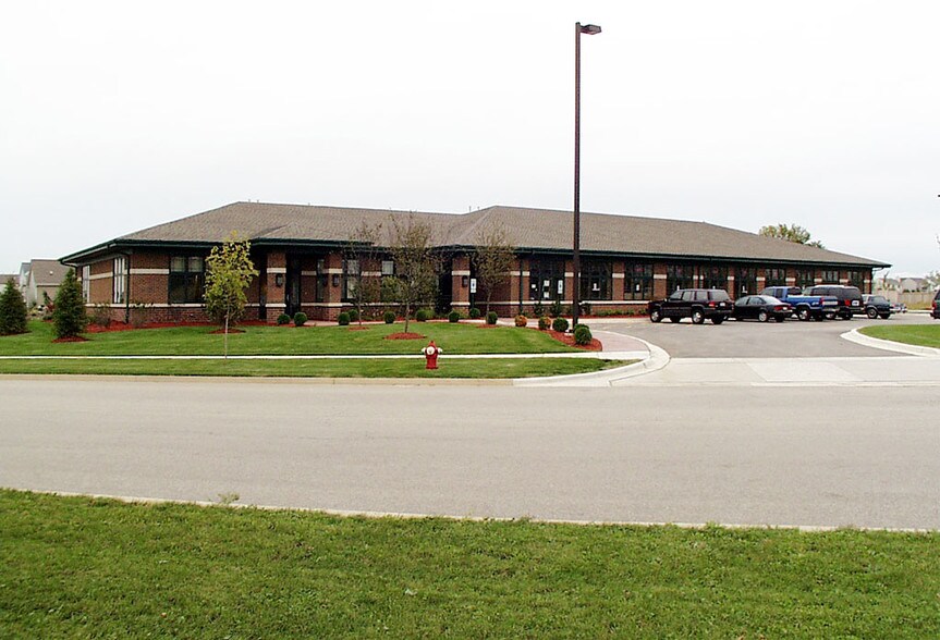2401 Harnish Dr, Algonquin, IL à louer - Photo du bâtiment - Image 2 de 4