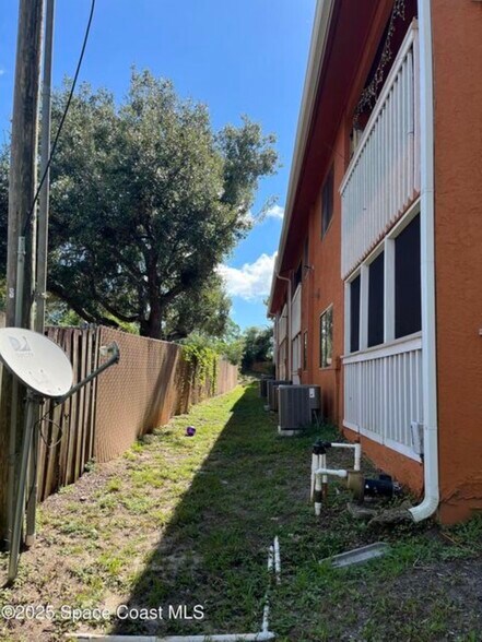 2755 Barna Ave, Titusville, FL à vendre - Photo du bâtiment - Image 2 de 5