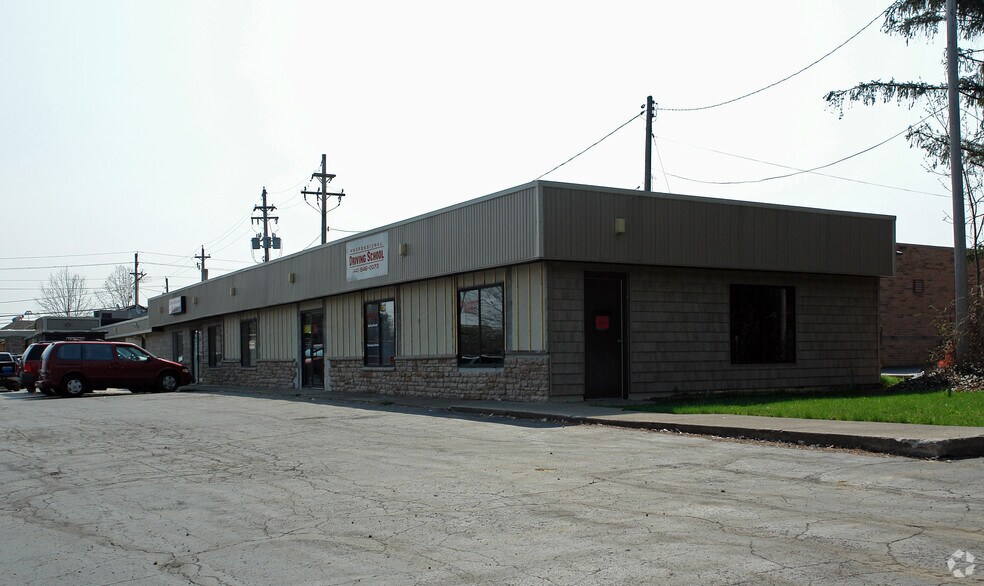 14952 Pearl Rd, Strongsville, OH à louer - Photo du bâtiment - Image 3 de 4