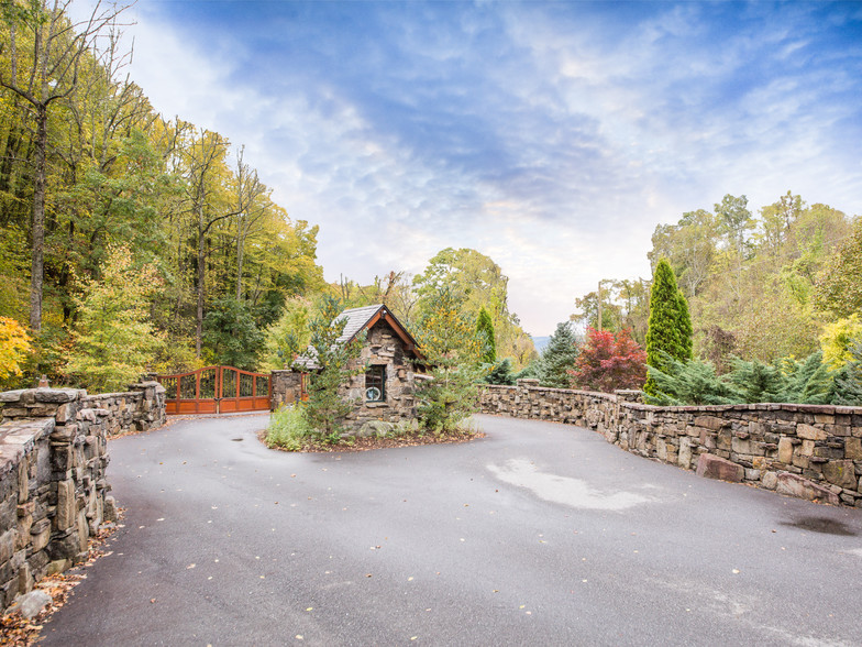 99999 Estate Dr, Waynesville, NC à vendre - Photo du bâtiment - Image 1 de 39