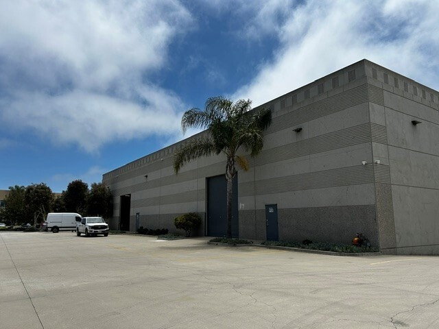 3223 Golf Course Dr, Ventura, CA à louer - Photo du bâtiment - Image 3 de 11