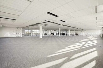 1 Rue Arnold Schoenberg, Guyancourt for lease Building Photo- Image 2 of 8