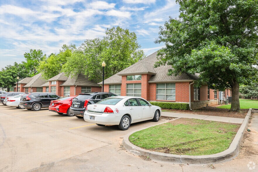 3000 S Berry Rd, Norman, OK à vendre - Photo du bâtiment - Image 2 de 20