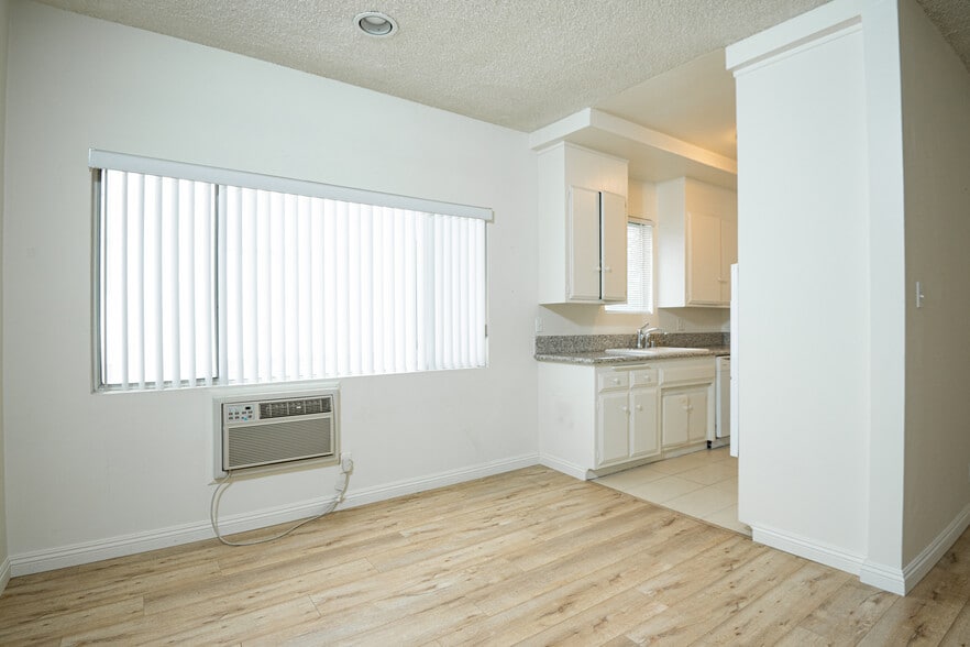 337 N Palm Dr, Beverly Hills, CA à vendre - Photo du bâtiment - Image 3 de 7