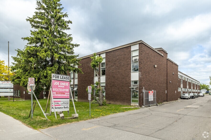 225-235 Donald St, Ottawa, ON à louer - Photo du bâtiment - Image 2 de 3