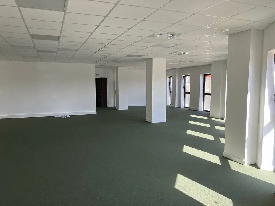 Office in Montluel for sale Interior Photo- Image 1 of 4