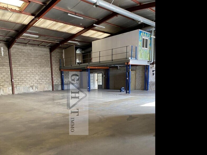 Office in Saint-Soupplets for lease - Interior Photo - Image 2 of 13