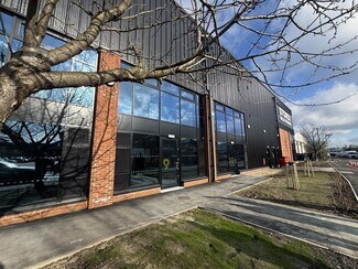 Plus de détails pour Brooklands Close, Sunbury On Thames - Local d'activités à louer