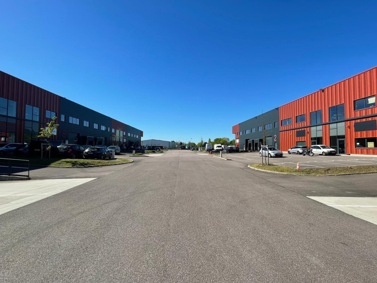 Flex in Saint-Ouen-l'Aumône for lease Building Photo- Image 1 of 11