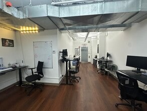 223-225 W 35th St, New York, NY for lease Interior Photo- Image 2 of 5