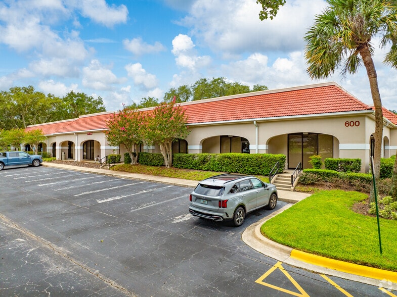 528 Northlake Blvd, Altamonte Springs, FL for lease - Building Photo - Image 1 of 28