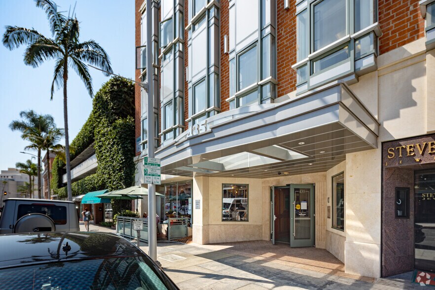 435-437 N Bedford Dr, Beverly Hills, CA à louer - Photo du bâtiment - Image 3 de 5