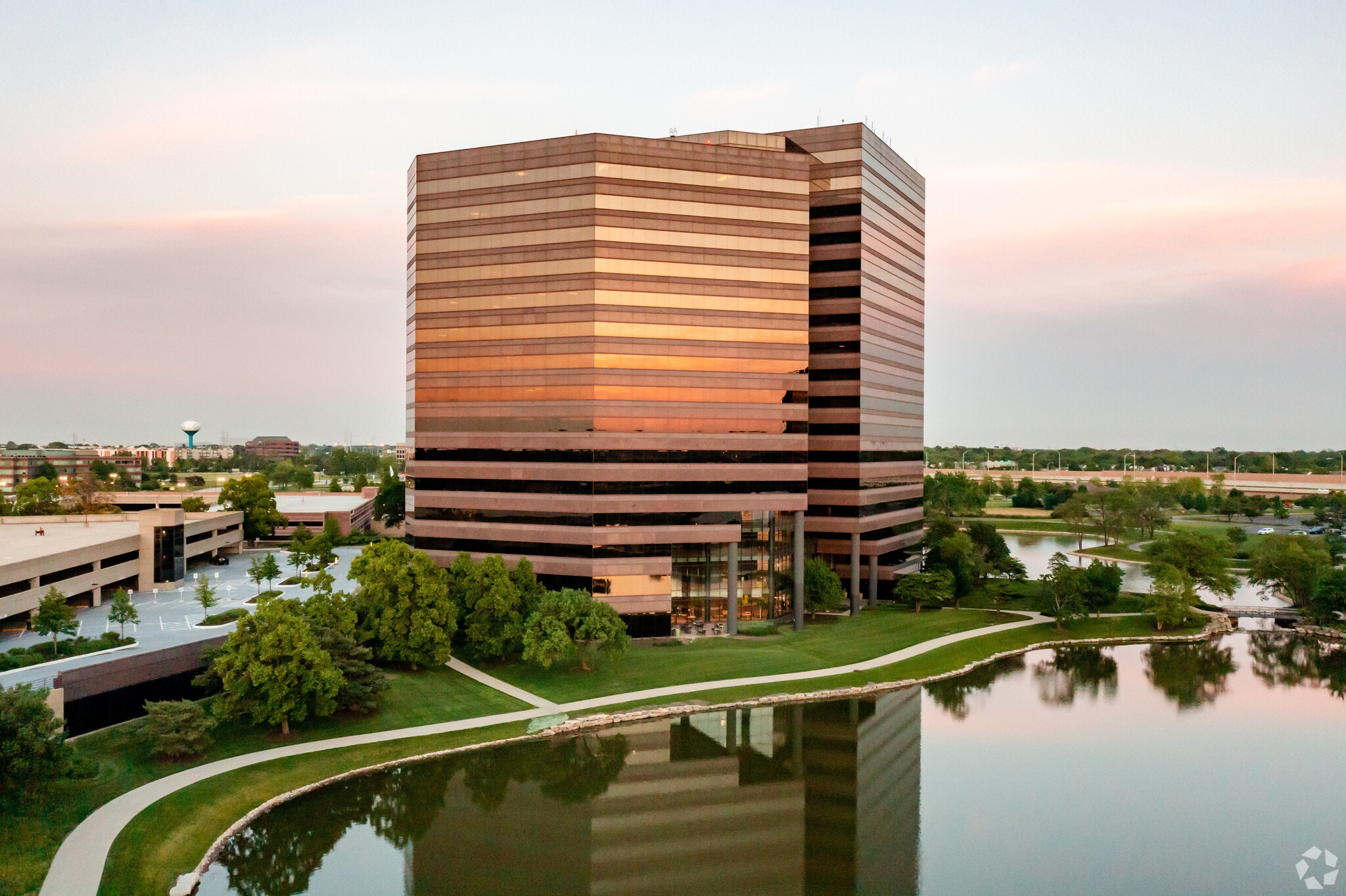 1 Pierce Pl, Itasca, IL for lease Primary Photo- Image 1 of 6