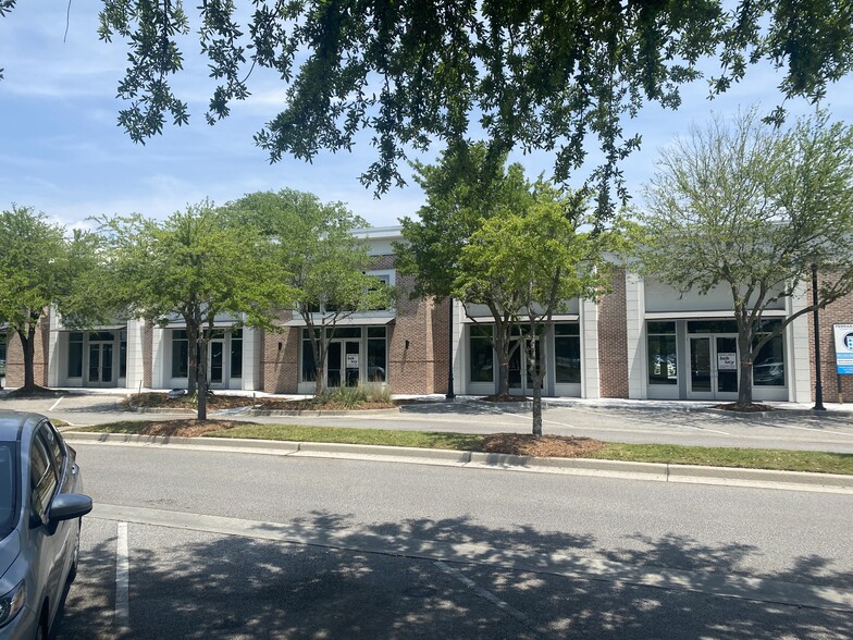 Oakland Market St, Mount Pleasant, SC à vendre - Photo du bâtiment - Image 1 de 1