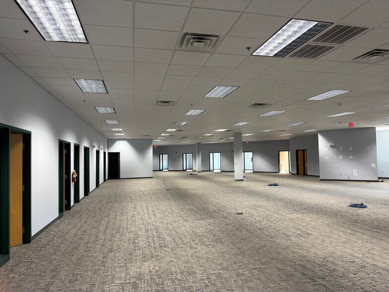 1275 Park East Dr, Woonsocket, RI à louer - Photo du bâtiment - Image 3 de 13