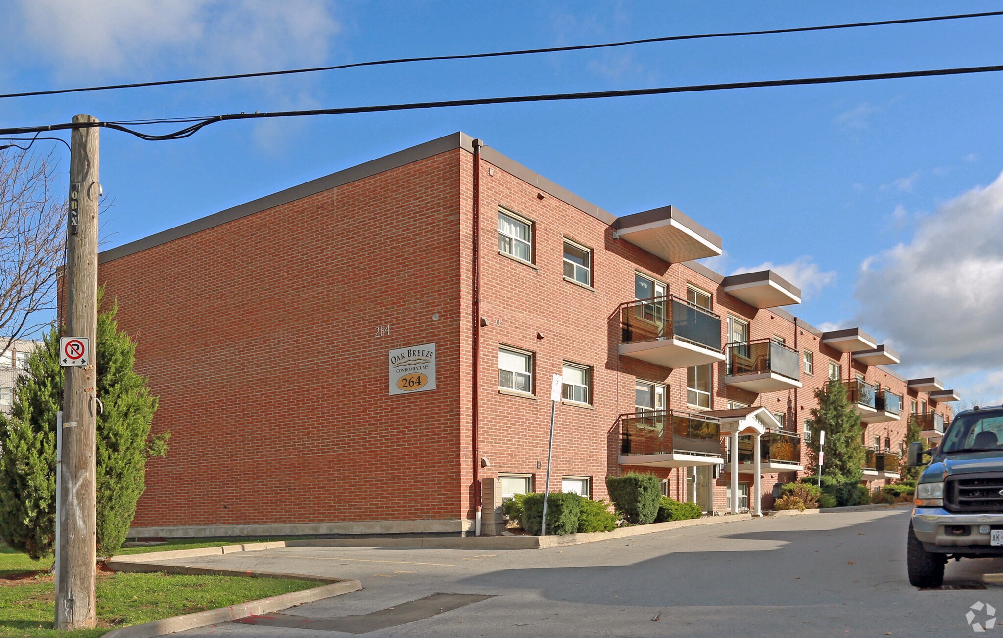 264 Oakdale Ave, St Catharines, ON for sale Primary Photo- Image 1 of 1