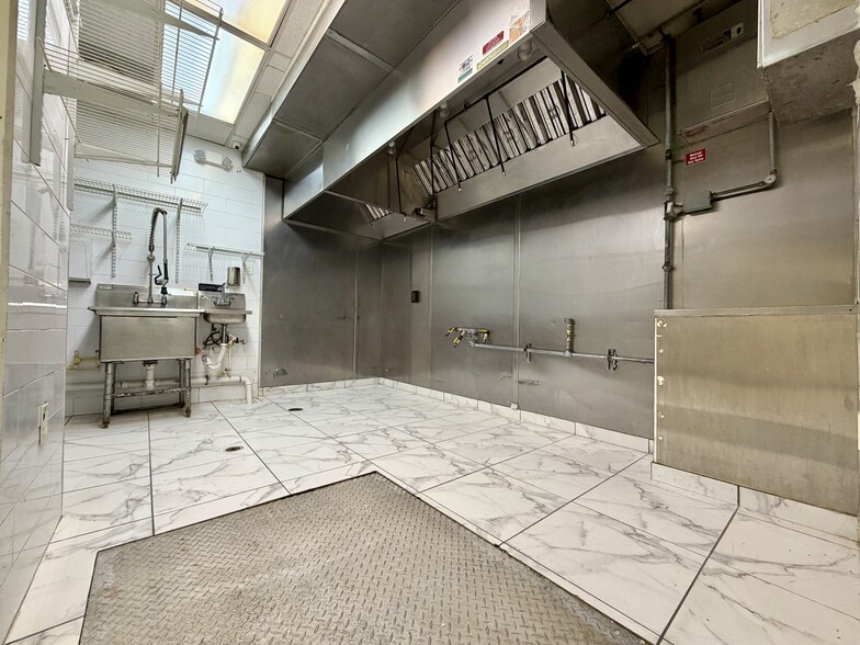 12700 SW 122nd Ave, Miami, FL à louer - Photo intérieure - Image 3 de 5