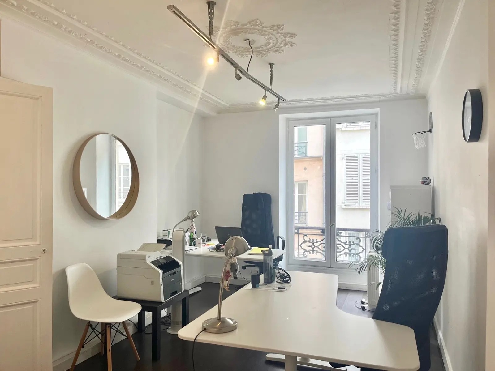 Office in Paris for lease Interior Photo- Image 1 of 9